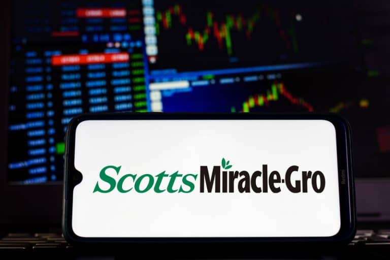 4 Fixes For MiracleGro Liquafeed Sprayer Not Dispensing Farmer Grows