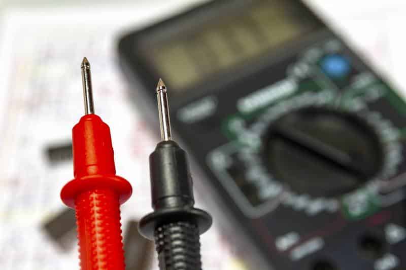 voltage measuring instrument